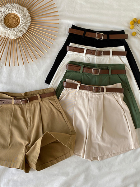 Stilīgs sieviešu šortu plats modelis