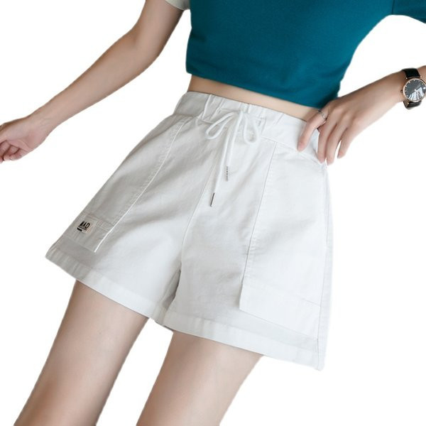 Sieviešu šorti ar saitēm un emblēmu