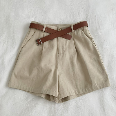 Modes bikses ar jostu un kabatām