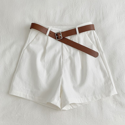 Modes bikses ar jostu un kabatām