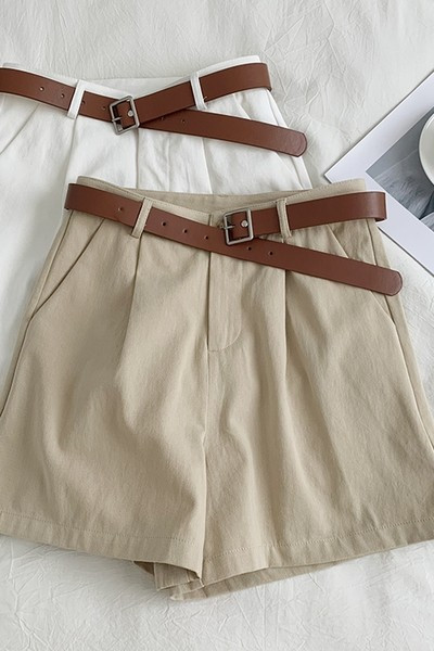 Modes bikses ar jostu un kabatām