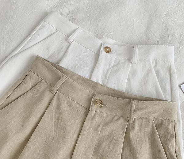 Modes bikses ar jostu un kabatām