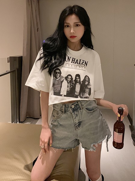 Pantaloni de damă din denim cu motive rupte