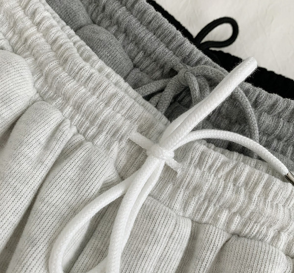 Pantaloni casual de dama cu margini si cravate