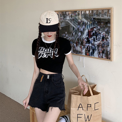 Ženske kratke traper hlače s visokim strukom i aplikacijom