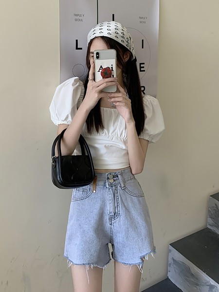 Ženske kratke traper hlače s visokim strukom i aplikacijom