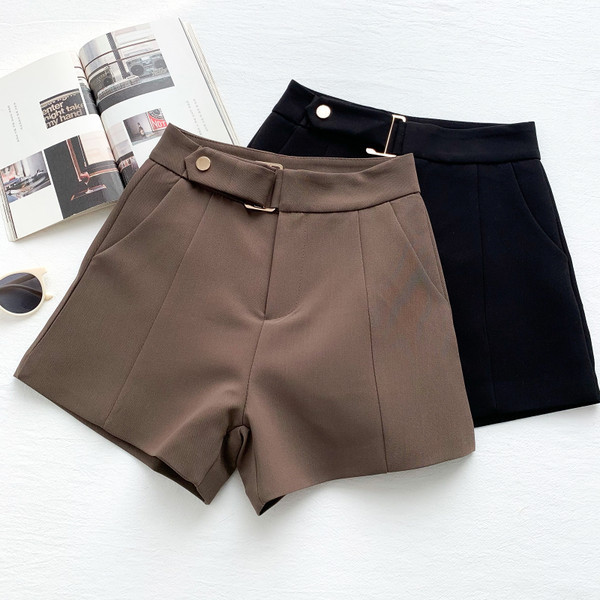 Pantaloni scurți casual cu cataramă metalică - mai multe culori