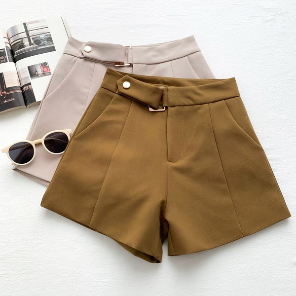 Pantaloni scurți casual cu cataramă metalică - mai multe culori