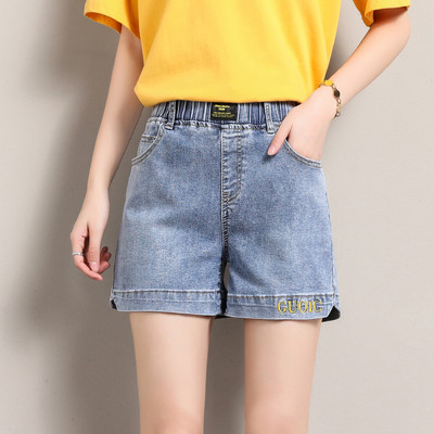 Jauns sieviešu šortu modelis ar izšuvumiem