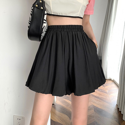 Pantaloni scurti eleganti de dama cu un model lat cu talie inalta