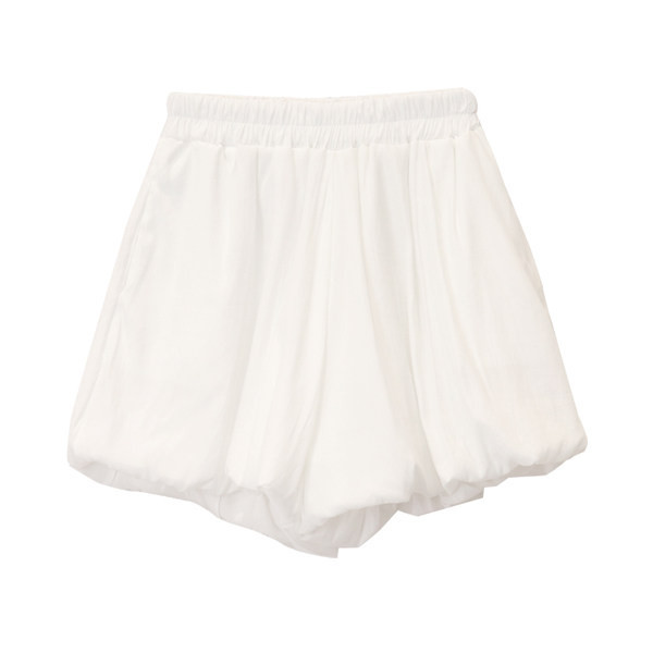 Pantaloni scurti eleganti de dama cu un model lat cu talie inalta