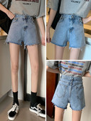 Pantaloni scurți din denim de damă în albastru