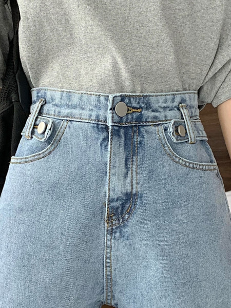 Pantaloni scurți din denim de damă în albastru