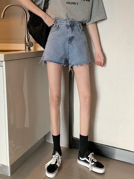 Pantaloni scurți din denim de damă în albastru