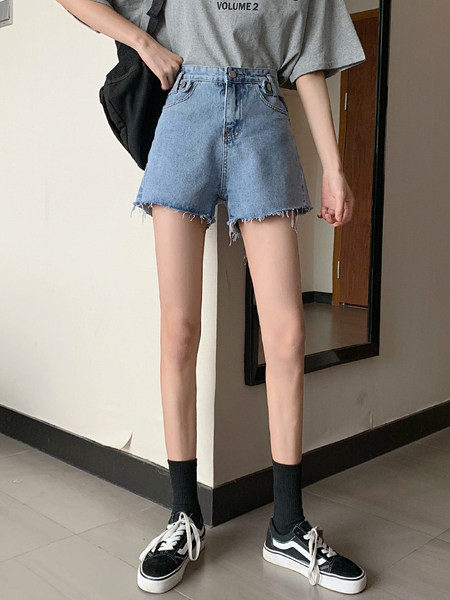 Pantaloni scurți din denim de damă în albastru