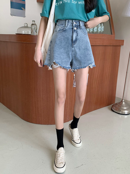 Pantaloni scurți de damă din denim cu model rupt