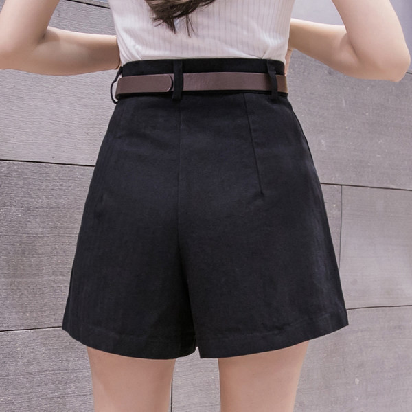 Pantaloni scurti de dama model nou cu talie inalta si curea - model lat