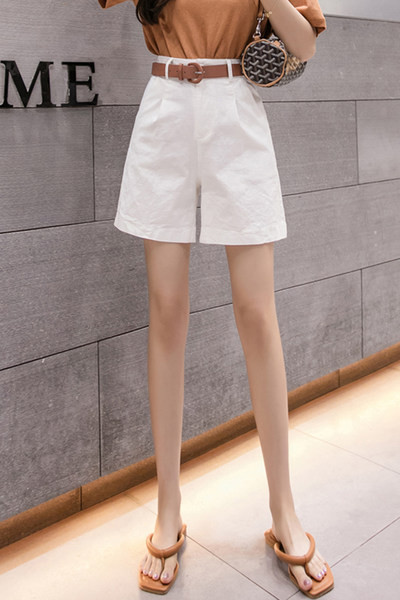 Sieviešu šorti ar augstu jostasvietu un josta