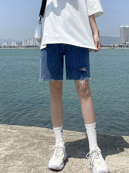 Sieviešu džinsi ar saplēstām tiesībām zilā krāsā