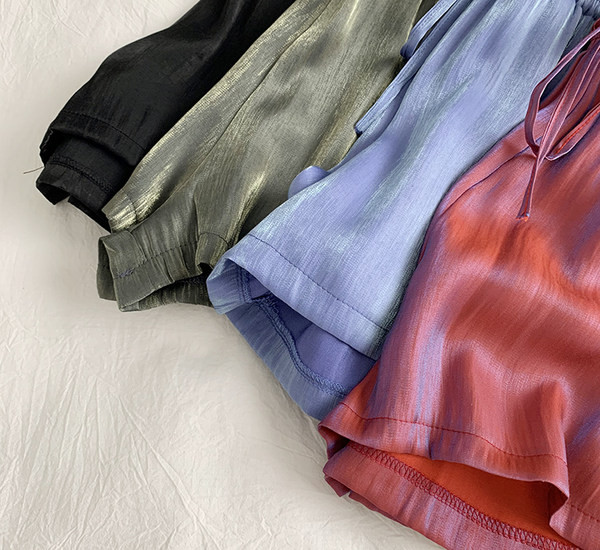 Pantaloni scurți moderni cu talie elastică și cravate