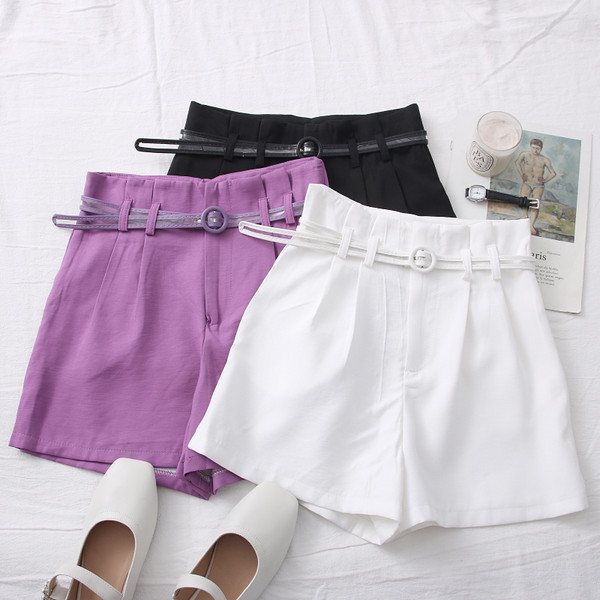 Pavasara-vasaras šorti ar augstu vidukli un jostu