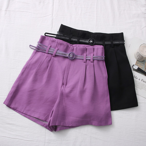 Pavasara-vasaras šorti ar augstu vidukli un jostu