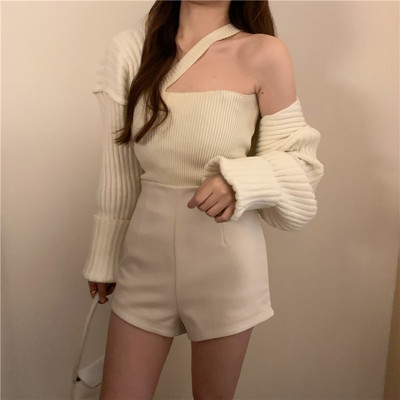 Sieviešu modernu šortu vienkrāsains modelis ar augstu vidukli