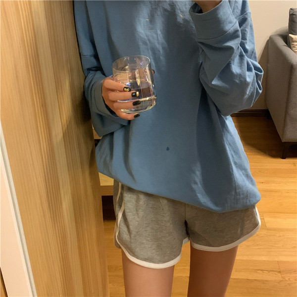 Pantaloni scurți de damă cu șireturi și margini