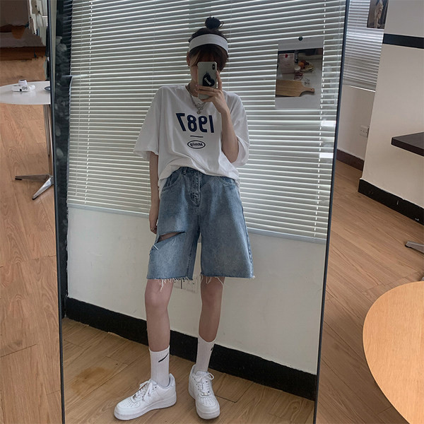 Дамски панталони 3/4 дължина със скъсани мотиви