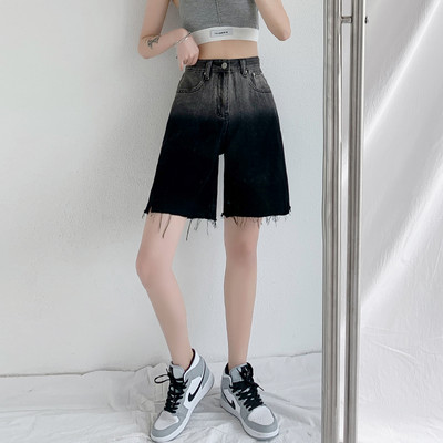 Jauns īso džinsu modelis zaigojošā krāsā