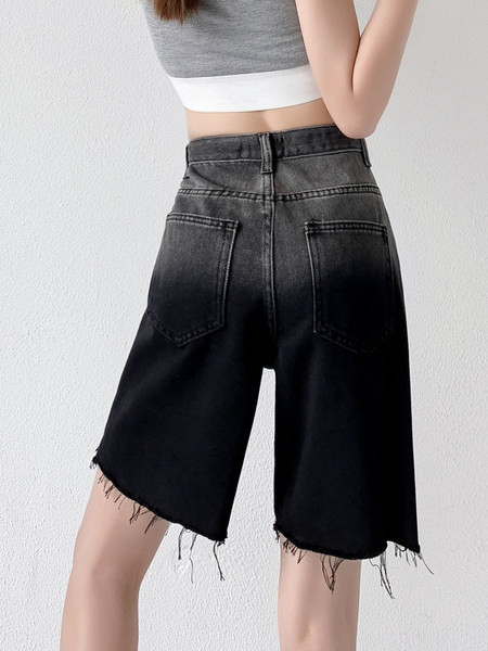 Jauns īso džinsu modelis zaigojošā krāsā