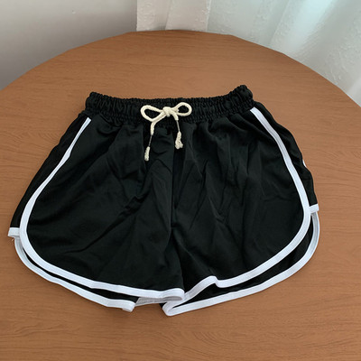 Pantaloni scurți de damă cu margini și șireturi