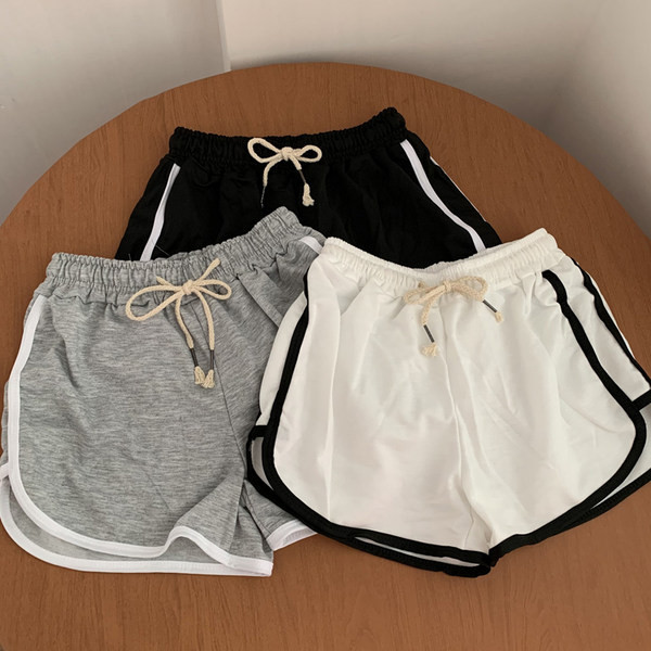 Pantaloni scurți de damă cu margini și șireturi