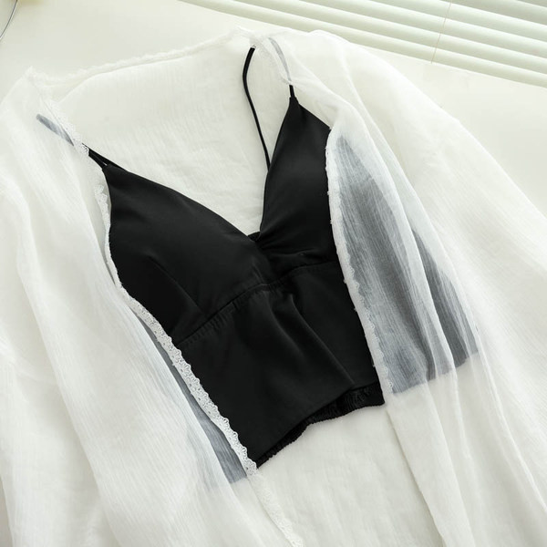 Sieviešu ikdienas krūšturis ar plānām lencēm