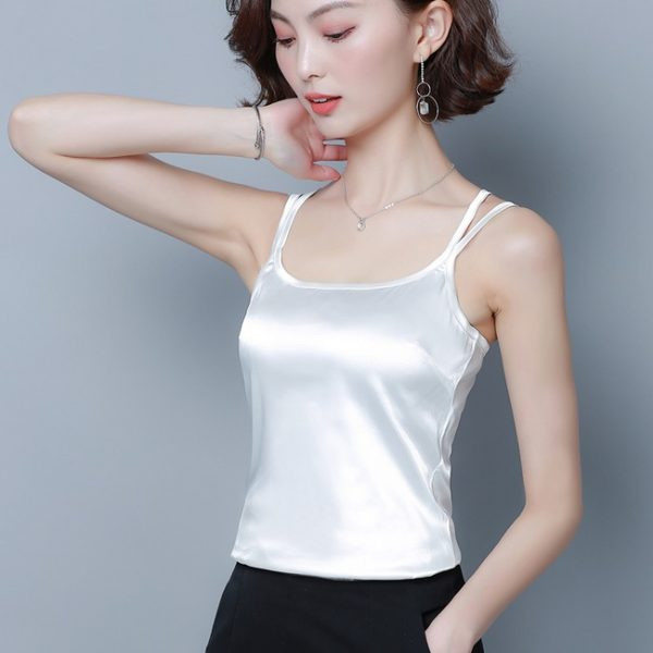 Maieu de damă cu bretele subțiri și broderie pe spate