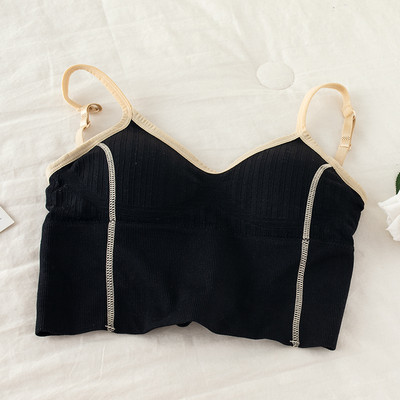 Sieviešu ikdienas krūšturis ar plānām lencēm un apmalēm