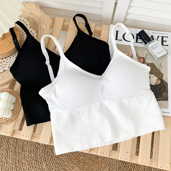 Jauna modeļa sieviešu topiņš ar špica kakla izgriezumu un plānām lencītēm baltā un melnā krāsā