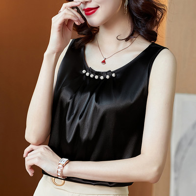 Moteriškas satininis apatinis trikotažas su plačiais petnešėlėmis ir perlais