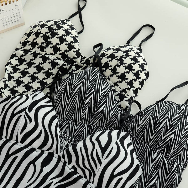 Bustiera scurta de dama cu decolteu in V in diferite culori