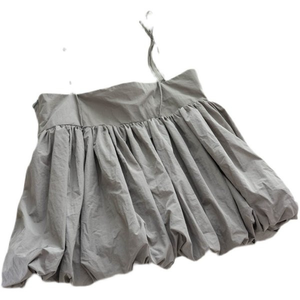 Īss, plats sieviešu modelis ar plānām lencēm