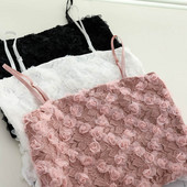 Stilīgs sieviešu krūtis ar plānām lencēm un 3D elementiem