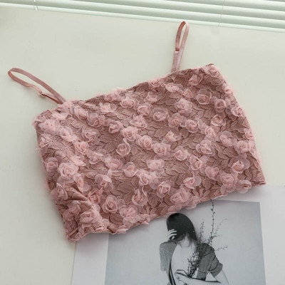 Stilīgs sieviešu krūtis ar plānām lencēm un 3D elementiem