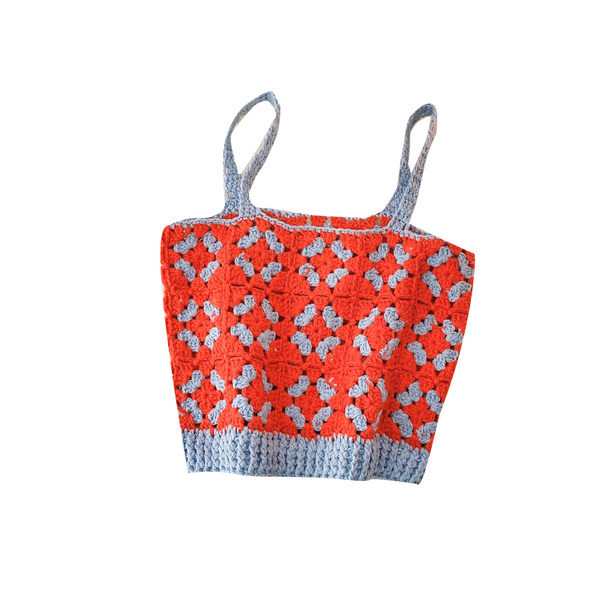 Κοντή γυναικεία πλεκτή αμάνικι μπλούζα με λεπτά τιραντάκια