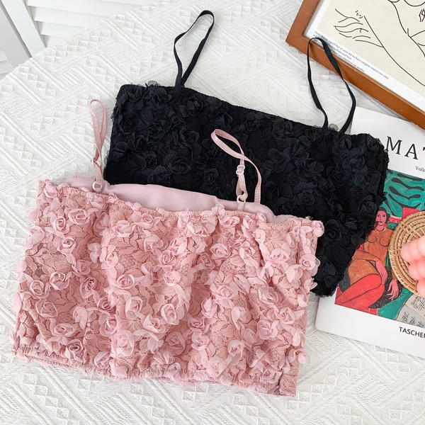 Μοντέρνο κοντό δαντελωτό κορμάκι με λεπτά τιραντάκια