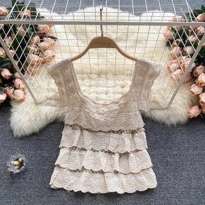 Γυναικεία δαντελωτή αμ`ανικη  μπλούζα με τετράγωνο ντεκολτέ