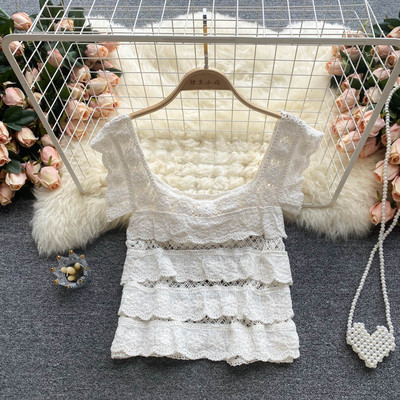 Γυναικεία δαντελωτή αμ`ανικη  μπλούζα με τετράγωνο ντεκολτέ