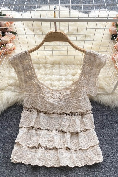 Γυναικεία δαντελωτή αμ`ανικη  μπλούζα με τετράγωνο ντεκολτέ