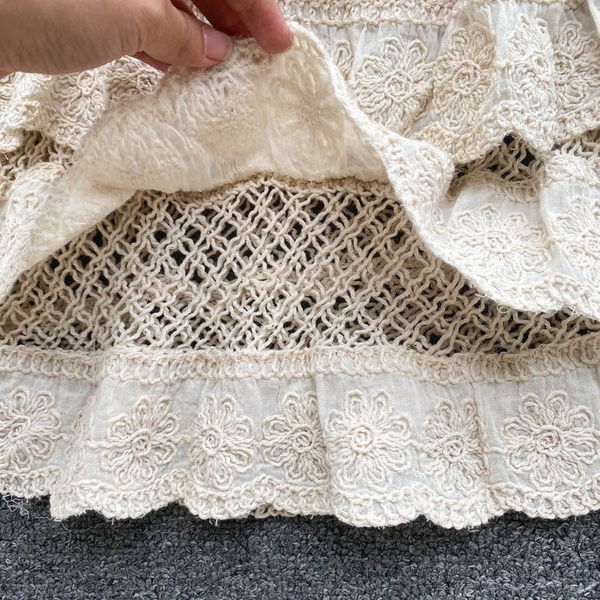 Γυναικεία δαντελωτή αμ`ανικη  μπλούζα με τετράγωνο ντεκολτέ