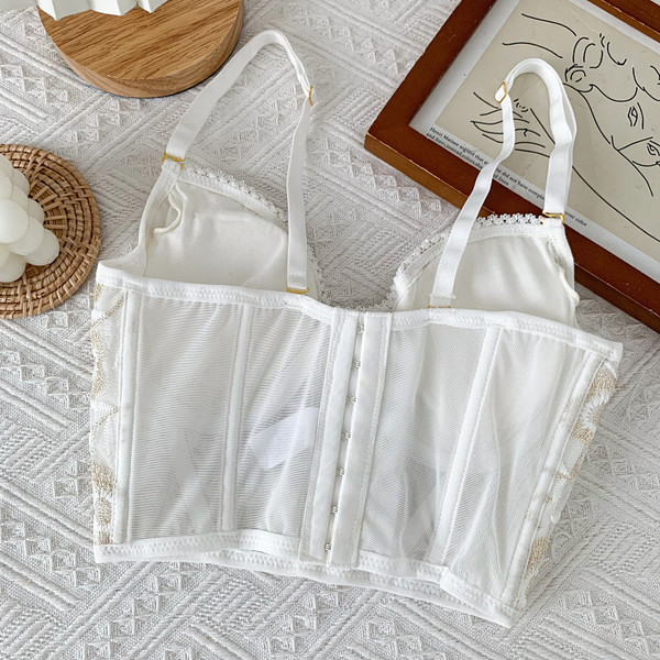 Mūsdienīgs sieviešu krūšturs ar izšuvumu un plānām lencītēm