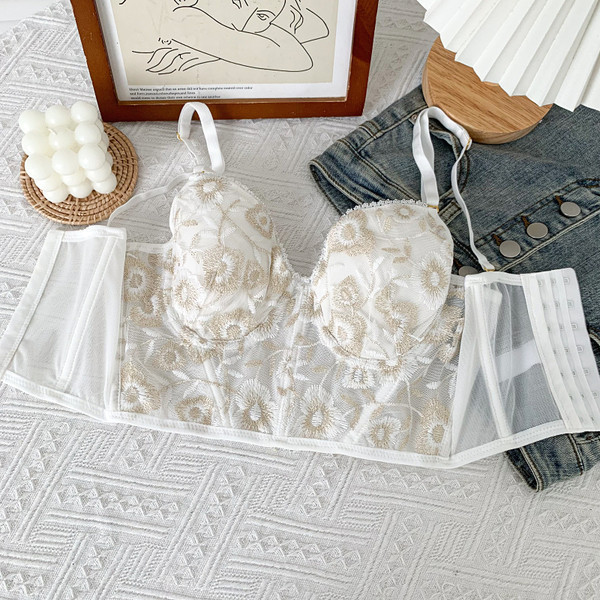 Mūsdienīgs sieviešu krūšturs ar izšuvumu un plānām lencītēm